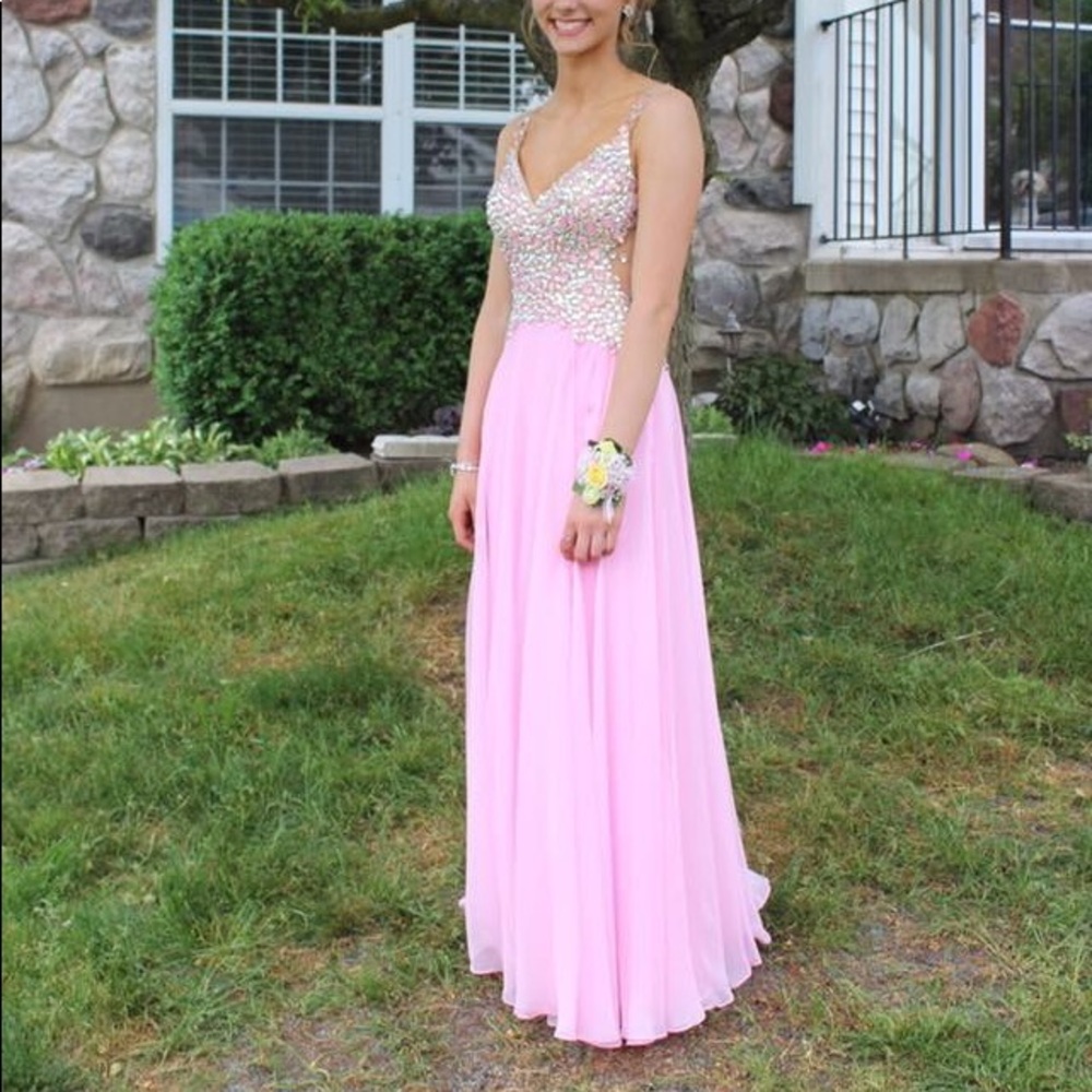 Prom dress, v-neck line with an open back